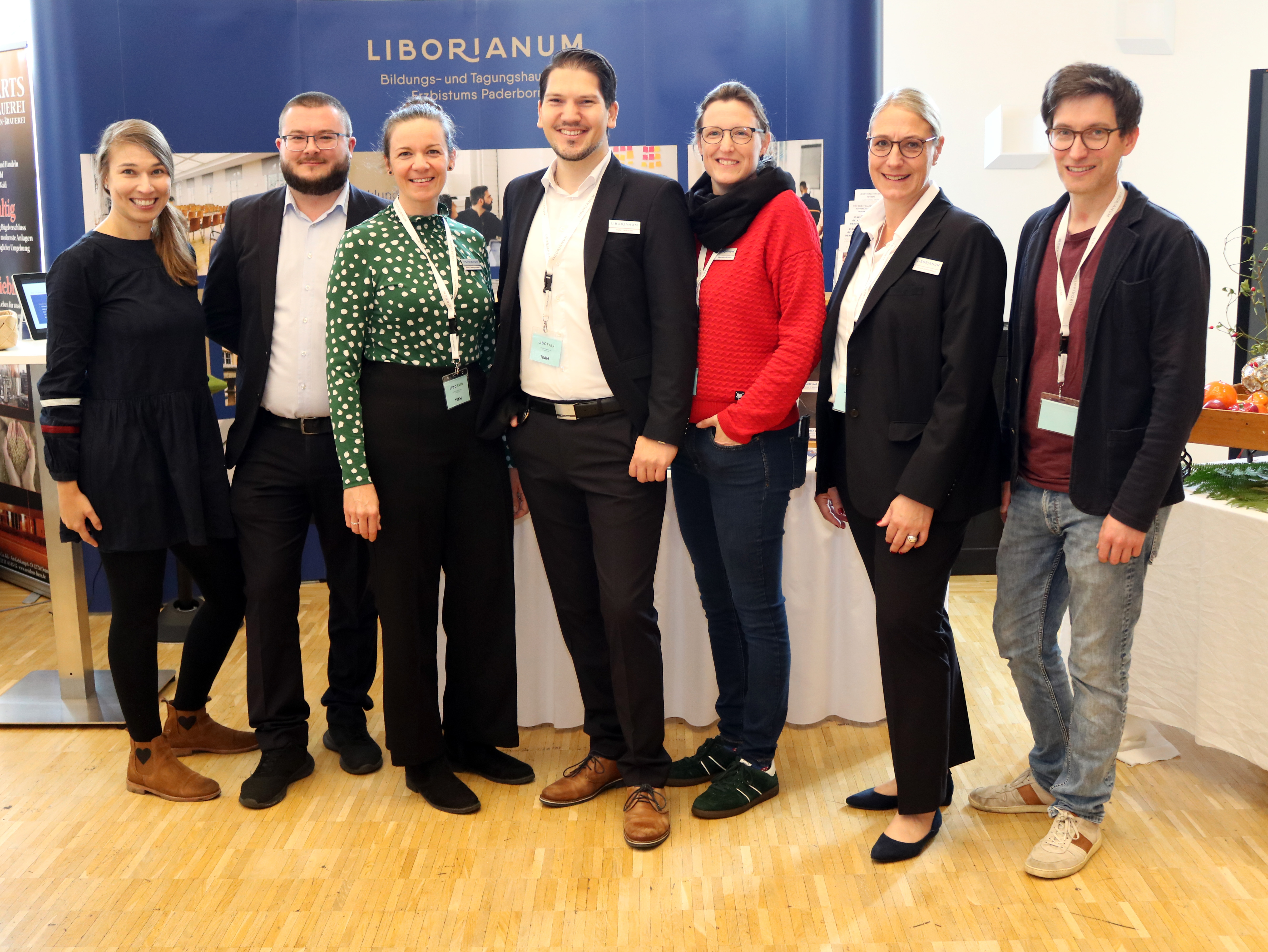 Foto von Heiko Appelbaum, V. l.: Jennifer Spönlein, André Moser, Antje Tarampouskas, Stefan Laskowski, Magdalena Wecker, Sandra Schwarzenberg und Dominik Kräling